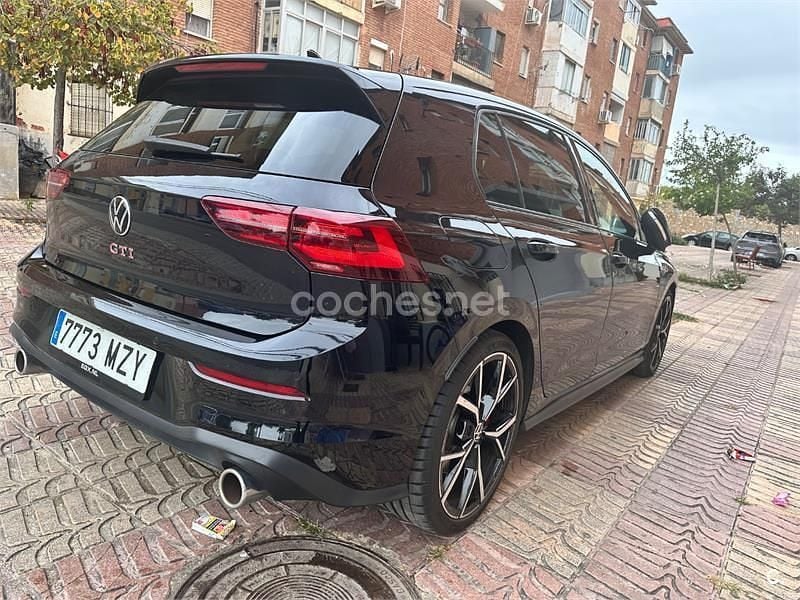 Usado VW Golf VIII GTI 245 CV (180 kW) 2021 Gris / plata Berlina