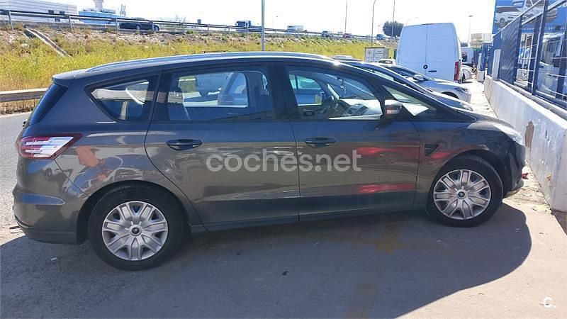 Gris / plata Usado 2016 Ford S-MAX Trend Monovolumen | 14.500 € (Super precio) - Imagen 1/4