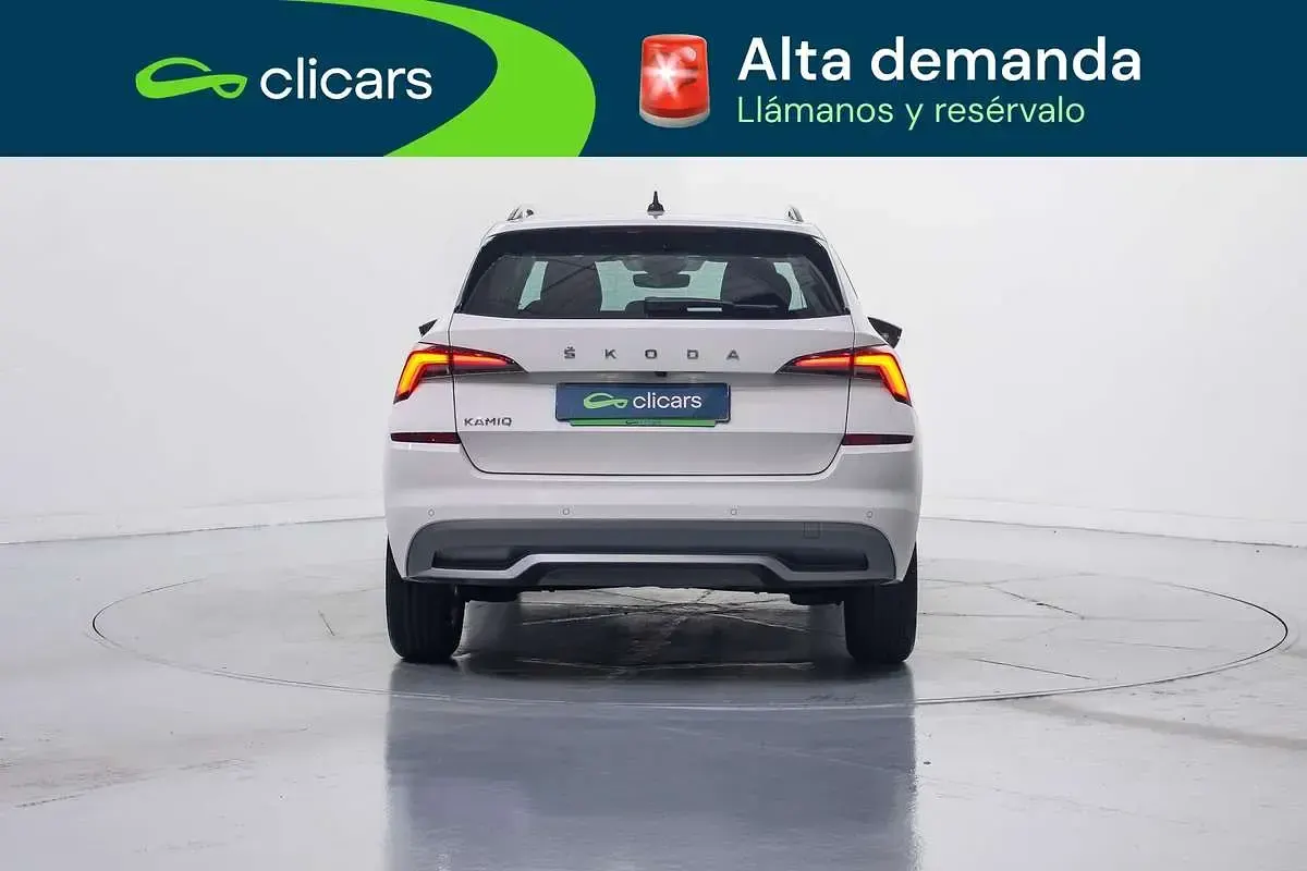 Usado Skoda Kamiq Active 110 CV (80 kW) 2023 Blanco SUV
