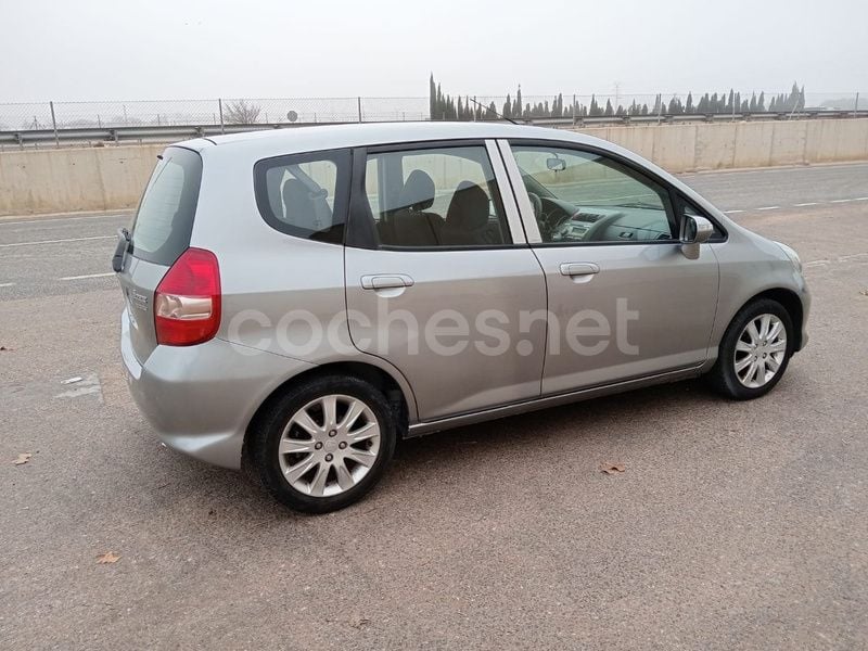Usado Honda Jazz LS 83 CV (61 kW) 2007 Gris / plata Utilitario