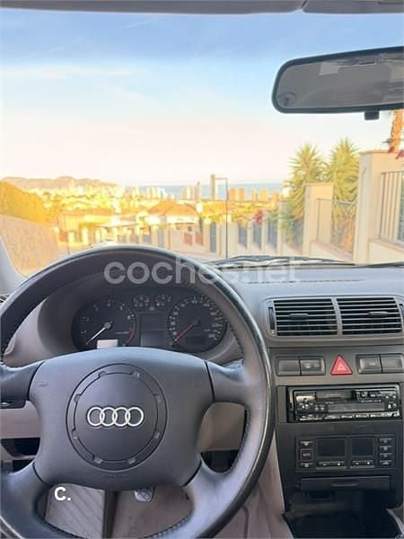 Usado Audi A3 Ambiente 125 CV (91 kW) 2000 Gris / plata Utilitario
