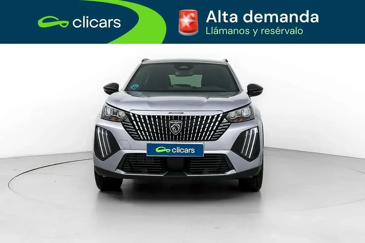 Usado Peugeot 2008 Allure 136 CV (100 kW) 2025 Plateado SUV