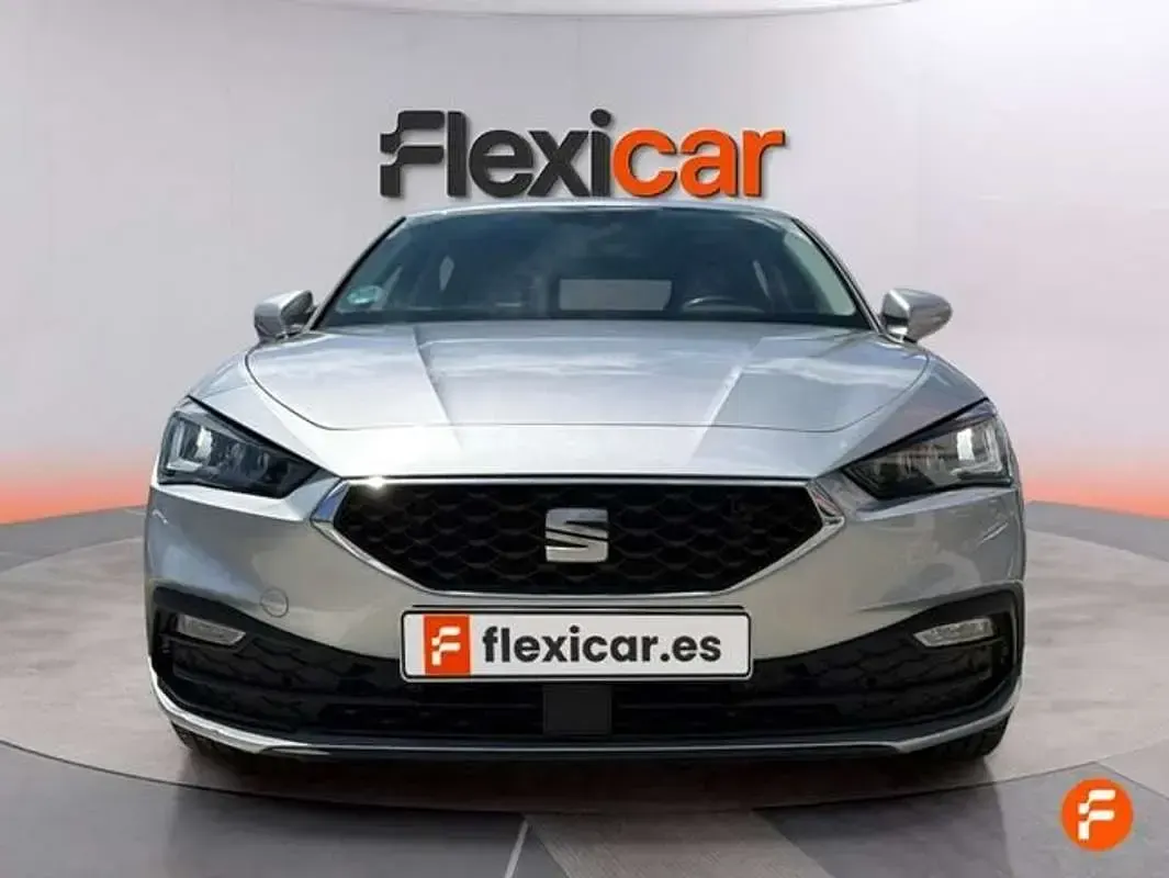 Usado Seat Leon Style 131 CV (96 kW) 2023 Gris Utilitario