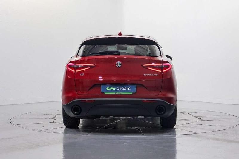 Usado Alfa Romeo Stelvio Sprint 190 CV (139 kW) 2022 Rojo SUV
