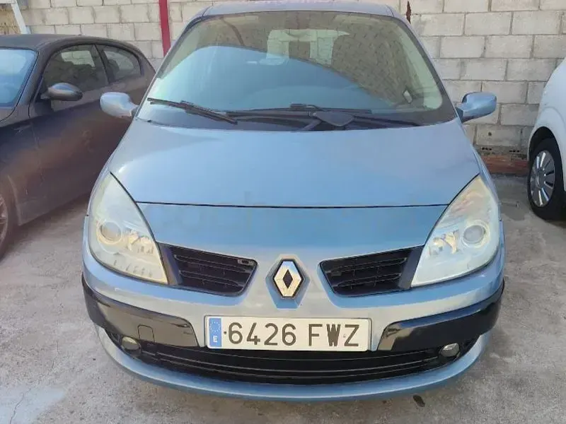 Usado Renault Scénic Dynamique 105 CV (77 kW) 2007 Violeta / lila Monovolumen