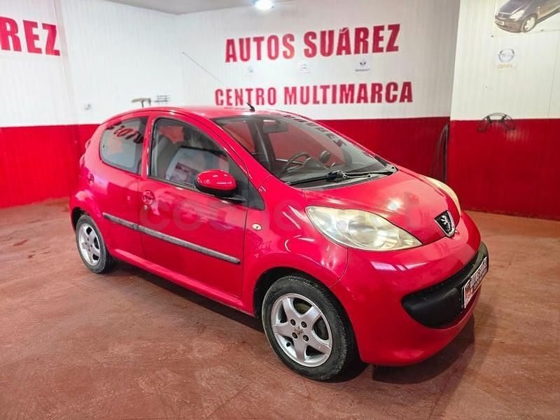 Usado Peugeot 107 68 CV (50 kW) 2007 Rojo Utilitario