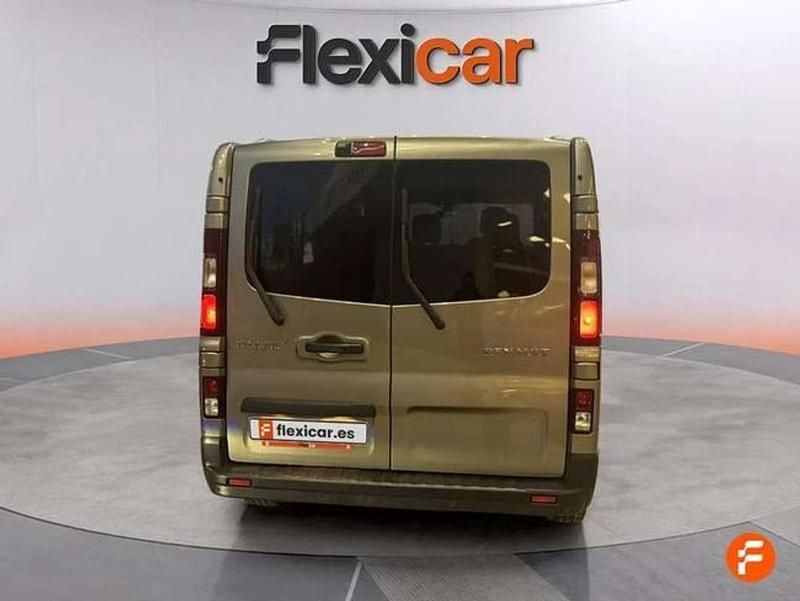 Usado Renault Trafic 125 CV (91 kW) 2016 Beige Monovolumen