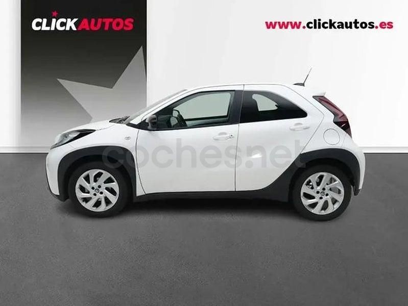 Usado Toyota Aygo X Play 72 CV (52 kW) 2025 Blanco SUV