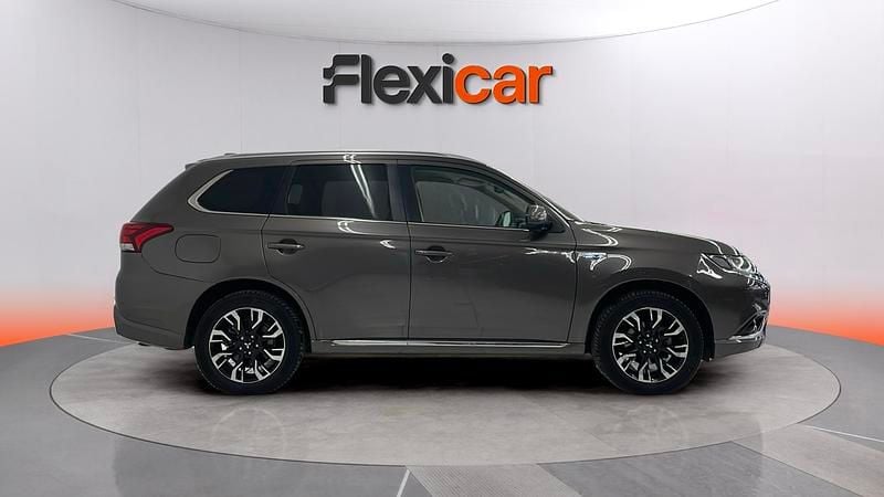 Usado Mitsubishi Outlander P-HEV 203 CV (149 kW) 2017 Marrón SUV