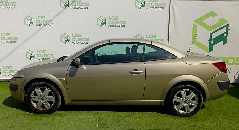 Usado Renault Mégane Cabriolet Dynamique 130 CV (95 kW) 2005 Marrón Descapotable