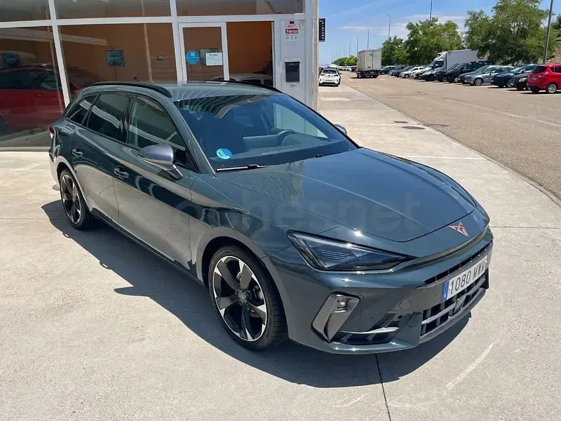 Usado Cupra Leon 150 CV (110 kW) 2025 Gris / plata Familiar