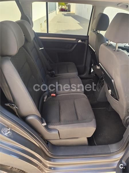 Usado VW Touran Highline 140 CV (102 kW) 2007 Gris / plata Monovolumen