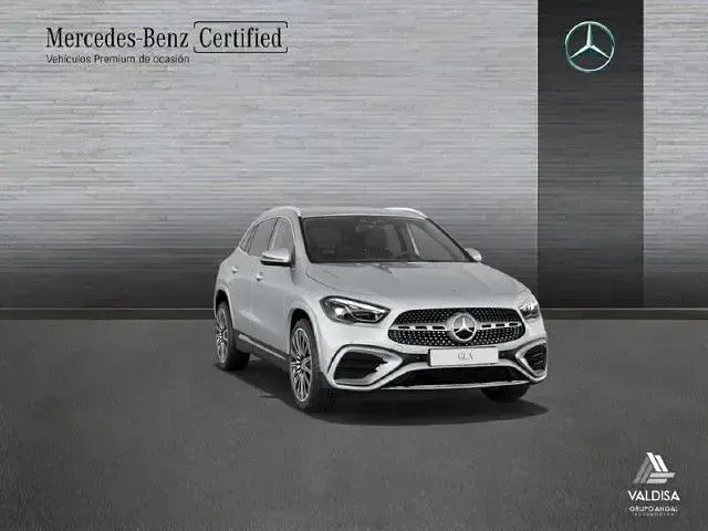 Usado Mercedes GLA220 190 CV (139 kW) 2023 Plata iridio SUV