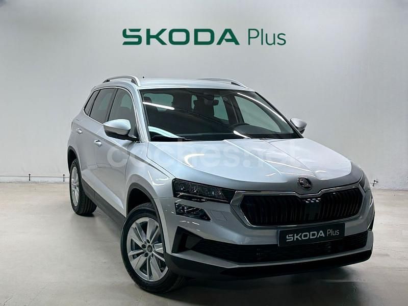 Gris / plata Nuevo 2025 Skoda Karoq Selection SUV | 32.900 € (Un poco caro) - Imagen 1/4