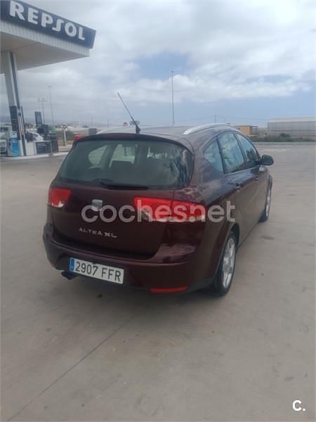 Usado Seat Altea XL Sport 140 CV (102 kW) 2006 Granate Monovolumen