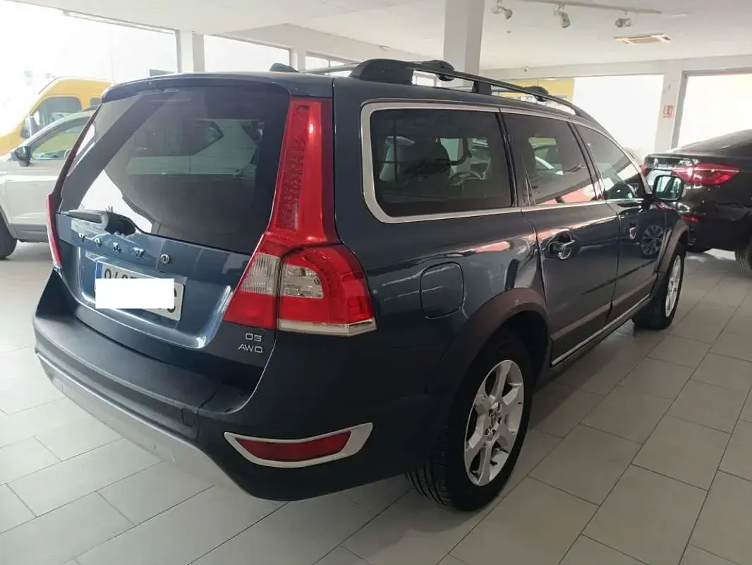 Usado Volvo XC70 Momentum 185 CV (136 kW) 2008 Azul Familiar