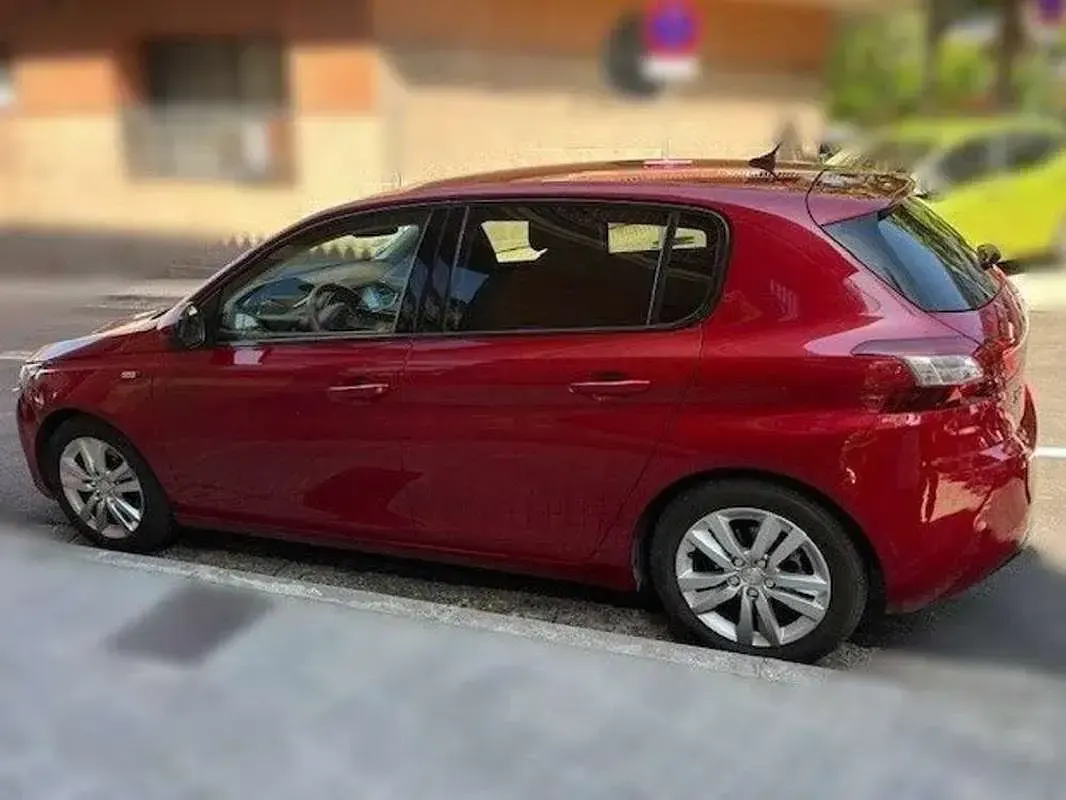 Usado Peugeot 308 Style 110 CV (80 kW) 2017 Burdeos Utilitario