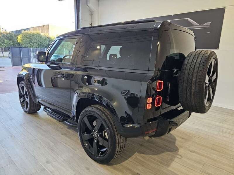 Usado Land Rover Defender SE Dynamic 400 HP (294 kW) 2023 Preto SUV