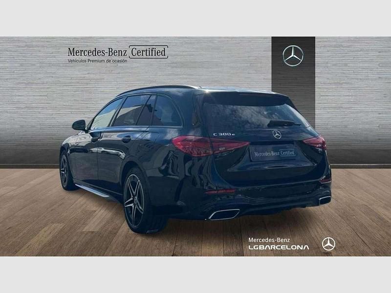 Usado Mercedes C300 AMG line 150 CV (110 kW) 2024 Negro Familiar
