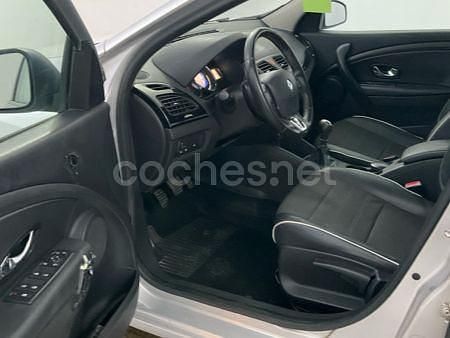 Usado Renault Fluence Dynamique 110 CV (80 kW) 2014 Gris / plata Berlina
