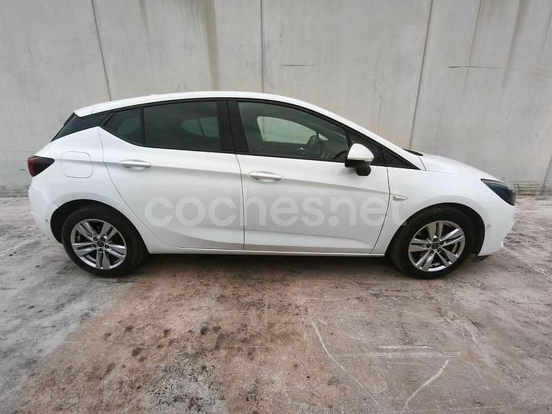 Usado Opel Astra 110 CV (80 kW) 2020 Blanco Berlina