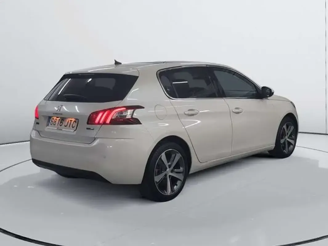 Usado Peugeot 308 Allure 131 CV (96 kW) 2016 Blanco Utilitario