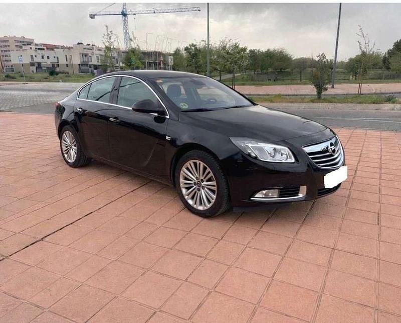 Usado Opel Insignia Excellence 130 HP (95 kW) 2012 Preto Sedan