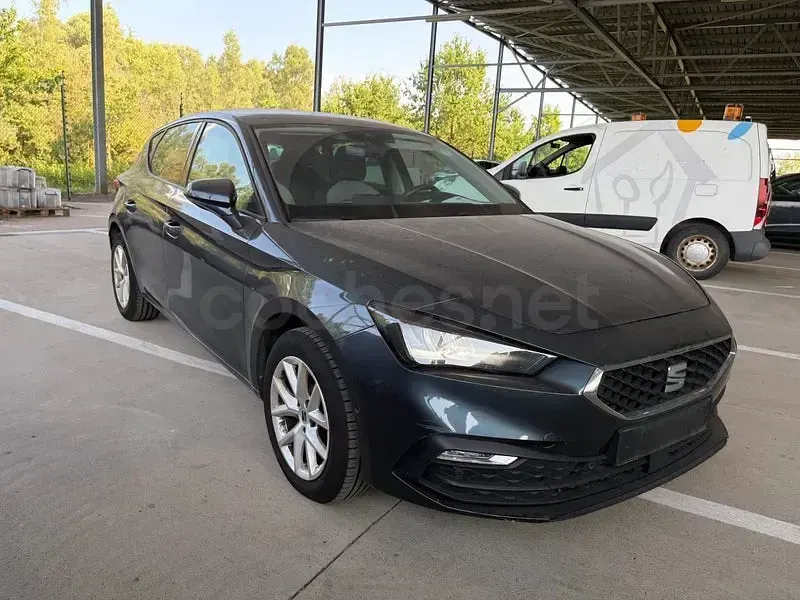 Usado Seat Leon Style 150 CV (110 kW) 2024 Negro Berlina