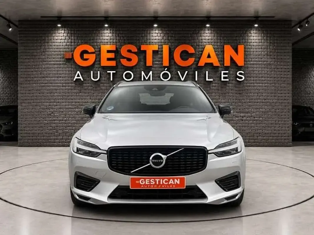 Usado Volvo XC60 R-Design 390 CV (286 kW) 2021 Plateado SUV