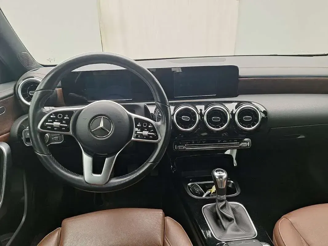 Usado Mercedes A180 136 CV (100 kW) 2022 Negro Utilitario