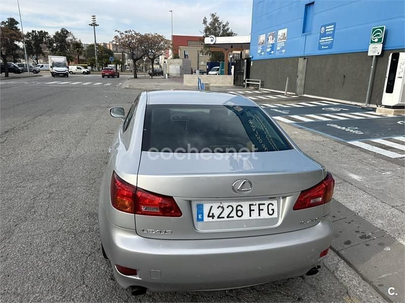 Usado Lexus IS250 Sport Line 208 CV (152 kW) 2006 Gris / plata Berlina