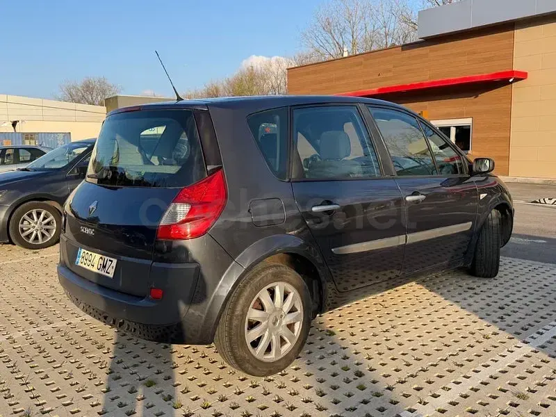 Usado Renault Scénic III Dynamique 105 CV (77 kW) 2009 Negro Monovolumen