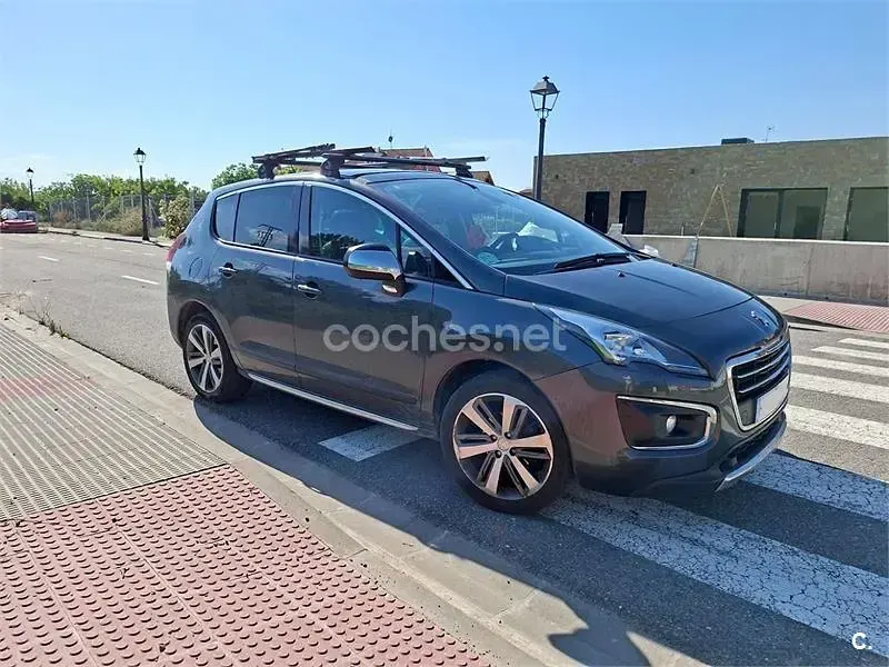 Usado Peugeot 3008 Allure 120 CV (88 kW) 2016 Gris / plata Berlina