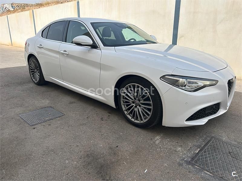 Usado Alfa Romeo Giulia Super 180 CV (132 kW) 2017 Blanco Berlina