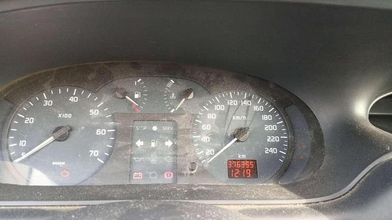 Usado Renault Mégane II Authentique 95 CV (69 kW) 2002 Amarillo Utilitario