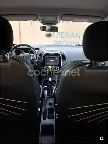 Usado Renault Captur Zen 120 CV (88 kW) 2017 Beige SUV