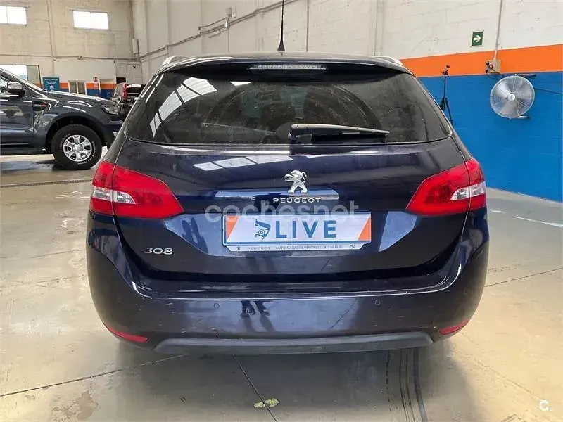 Usado Peugeot 308 SW Active 130 CV (95 kW) 2017 Negro Familiar