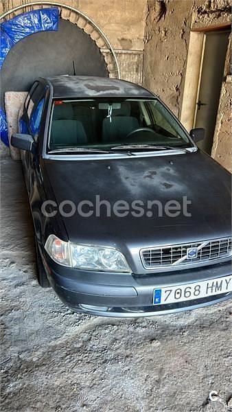 Usado Volvo V40 115 CV (84 kW) 2002 Gris / plata Familiar