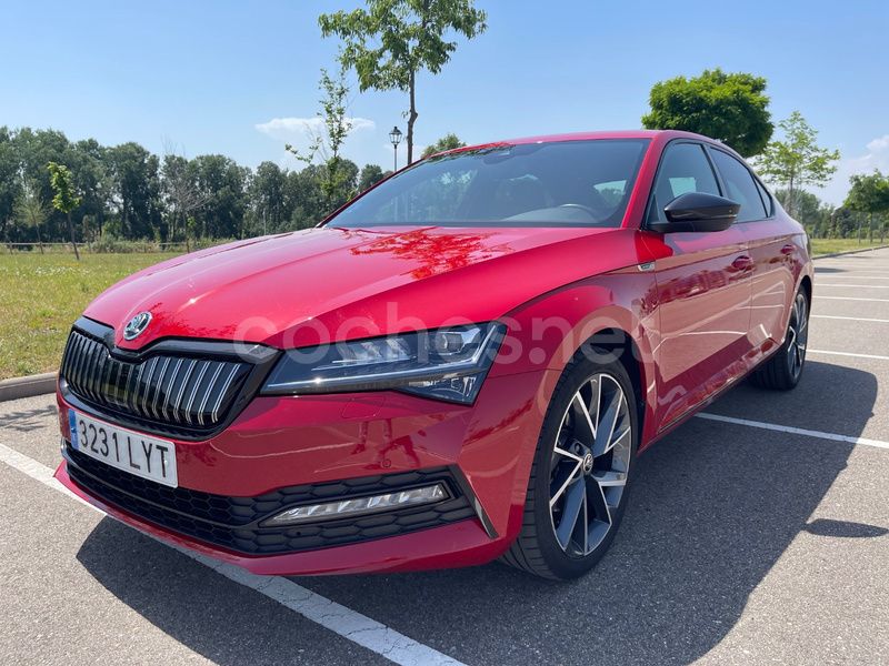Usado 2022 Skoda Superb SportLine Berlina | 22.999 € - Imagen 1/4