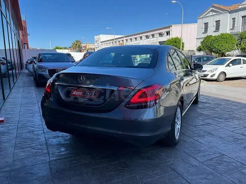 Usado Mercedes C180 156 CV (114 kW) 2019 Gris / plata Berlina