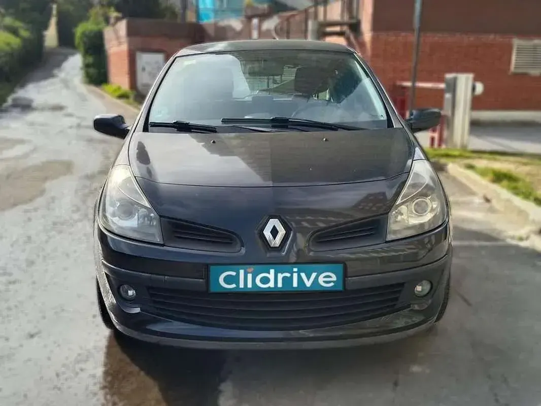 Usado Renault Clio II Authentique 75 CV (55 kW) 2006 Negro Berlina