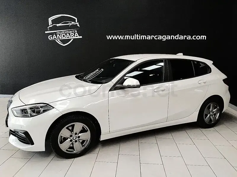 Usado BMW 118 Comfort Edition 136 CV (100 kW) 2022 Blanco Utilitario