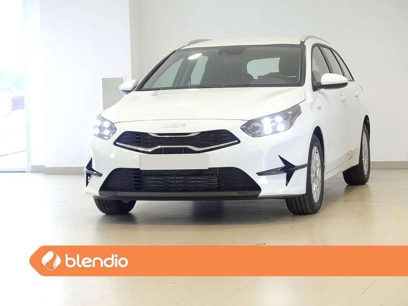Blanco Usado 2024 Kia Ceed Utilitario | 20.399 € (Precio justo) - Imagen 1/4