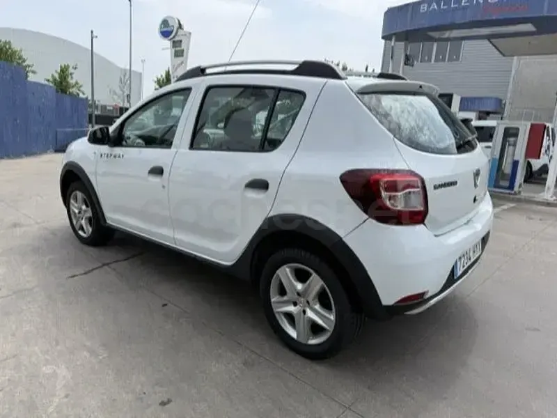 Usado Dacia Sandero Stepway 90 CV (66 kW) 2014 Blanco Berlina