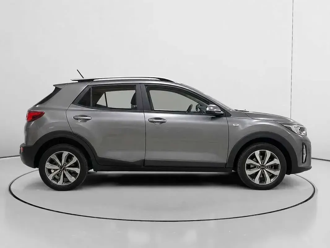 Usado Kia Stonic 101 CV (74 kW) 2024 Gris SUV