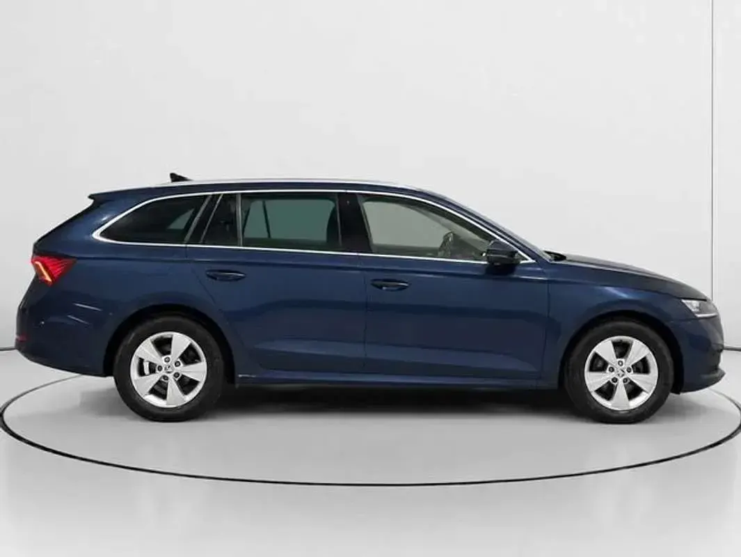Usado Skoda Octavia Ambition 116 CV (85 kW) 2022 Azul Utilitario
