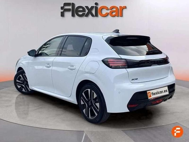 Usado Peugeot 208 Allure 102 CV (75 kW) 2024 Blanco Utilitario