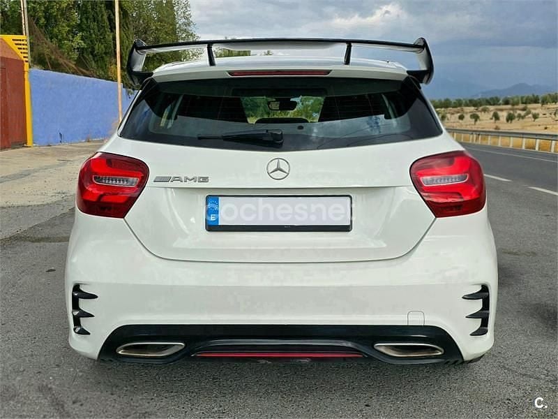 Usado Mercedes A180 AMG line 122 CV (89 kW) 2017 Blanco Berlina