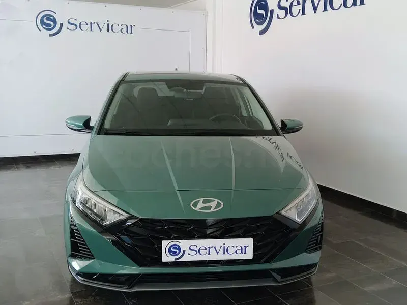 Usado Hyundai i20 100 CV (73 kW) 2025 Verde Utilitario