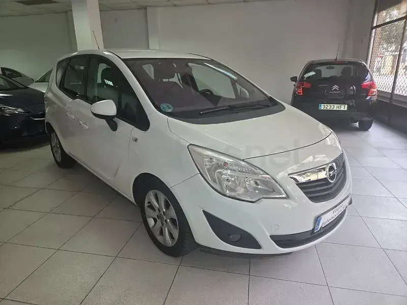 Usado Opel Meriva Enjoy 120 CV (88 kW) 2011 Blanco Monovolumen
